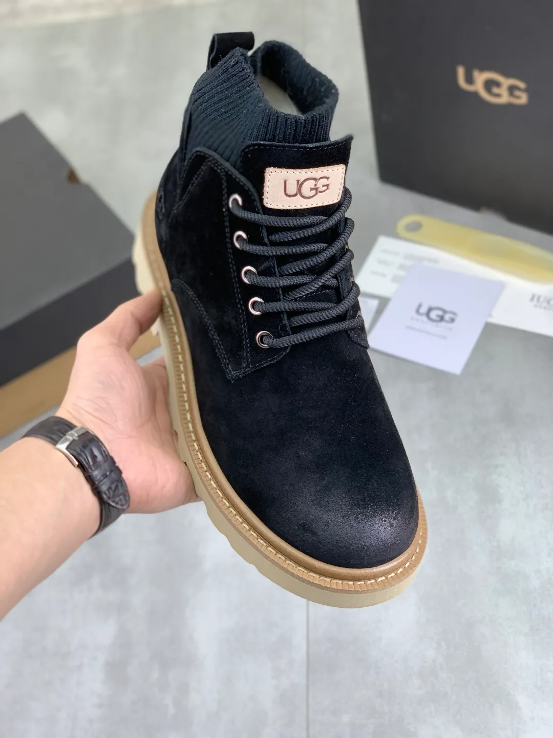 Men's men's shoes P620 New arrival🆕🆕🆕 IUGGI Men's British retro Martin boots Winter new men's outdoor hiking boots First layer of cowhide on the outside Wool on the inside Comfortable and warm Rubber outsole Non-slip and firm Trendy and fashionable Casual and versatile Size: 39-44 (45 customized) Color: three colors